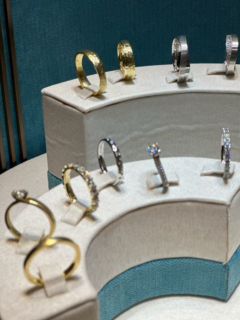 Trauringe zweifarbig nahe Zürich – Gold & Platin