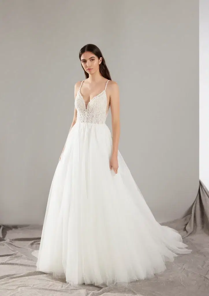 A-Linien-Brautkleid mit schmalen Trägern, Spitzenoberteil und weichem Tüllrock