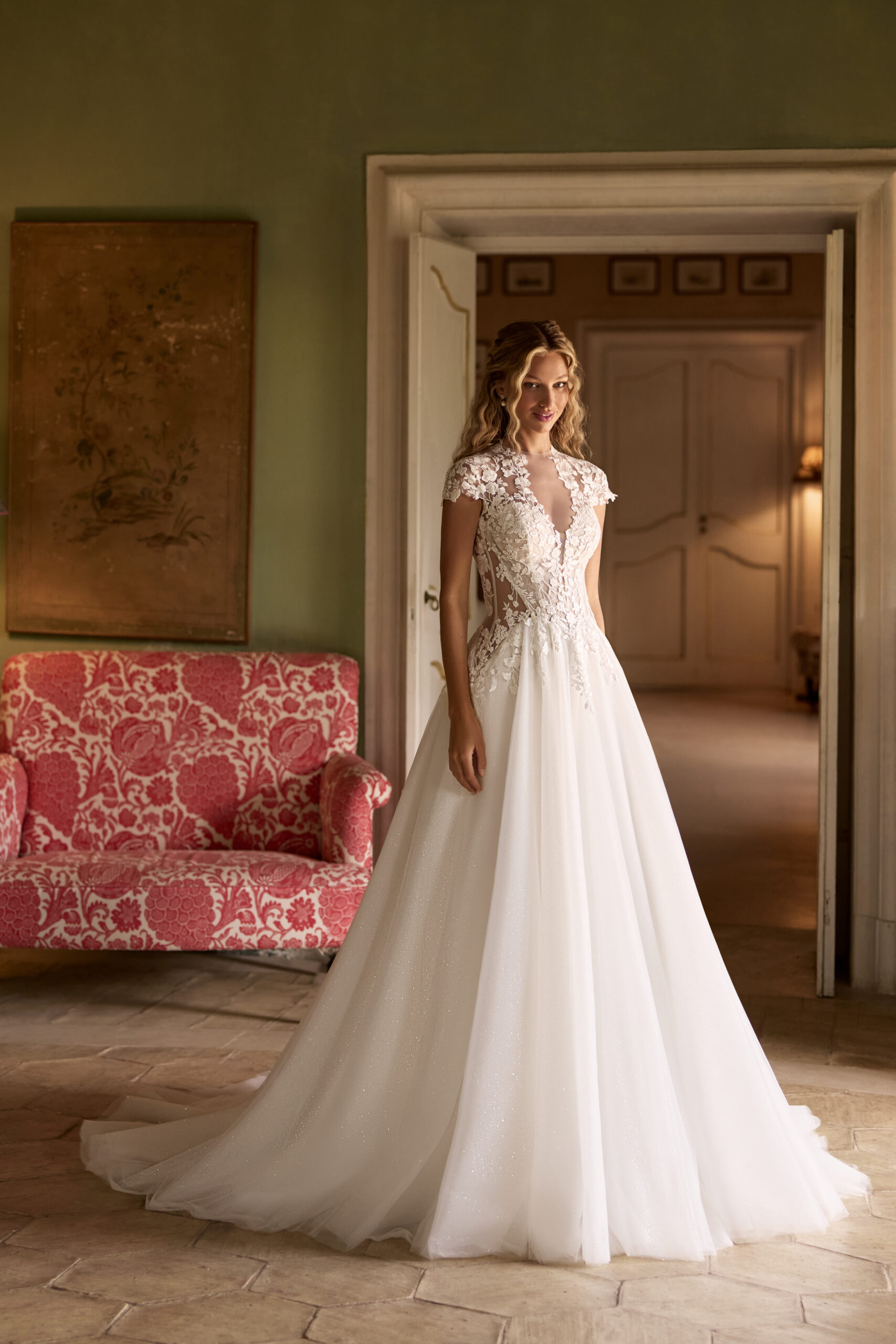 Romantisches Brautkleid mit Spitze und weichem Rock