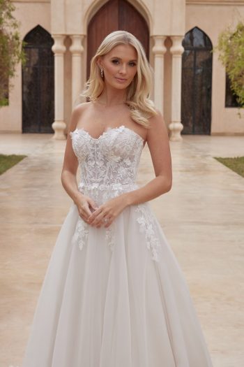 Traumhaftes A-Linie Brautmode in der Nähe von Baden – zeitlos & individuell
