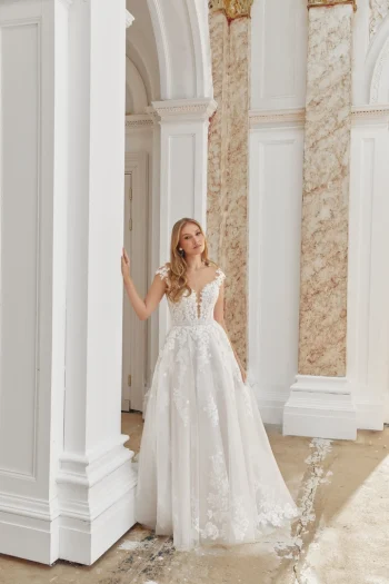 Traumhaftes A-Linie Brautrobe bei uns in der Nähe von Freiburg – zeitlos & individuell