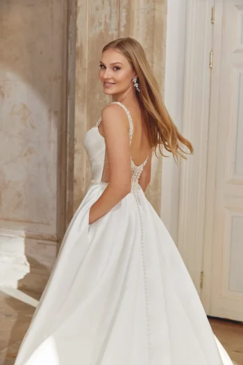 Traumkleid im Clean Chic-Design nahe Basel – jetzt entdecken