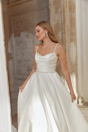 Traumkleid im Clean Chic-Design nahe Basel – jetzt entdecken