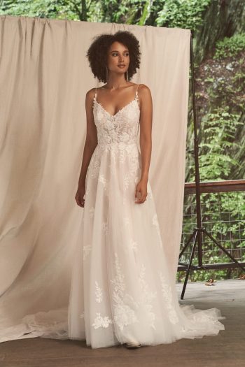 Hochzeitskleid im zarte Tüllrobe-Design nahe Zürich – jetzt entdecken