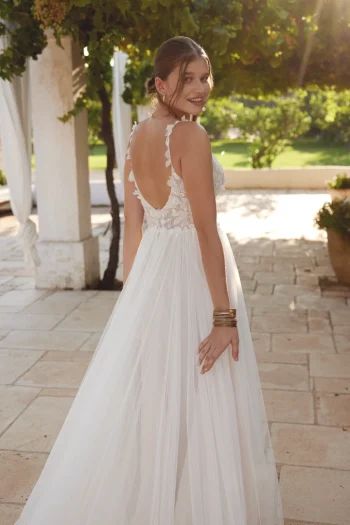 Brautmode im zarte Tüllrobe-Design in der Nähe von Basel – jetzt entdecken