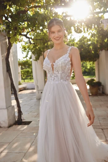 Brautmode im zarte Tüllrobe-Design in der Nähe von Basel – jetzt entdecken
