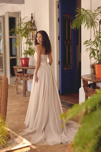 Traumhaftes Tüllkleid Hochzeitskleid bei uns in der Nähe von Rheinfelden – zeitlos & individuell