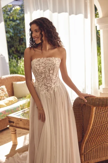 Traumhaftes Tüllkleid Hochzeitskleid bei uns in der Nähe von Rheinfelden – zeitlos & individuell