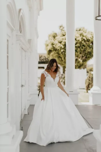 Elegantes Clean Chic Brautmode in der Nähe von Zürich für moderne Bräute