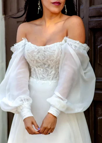 Elegantes Chiffon Brautkleid bei uns in Lörrach für moderne Bräute