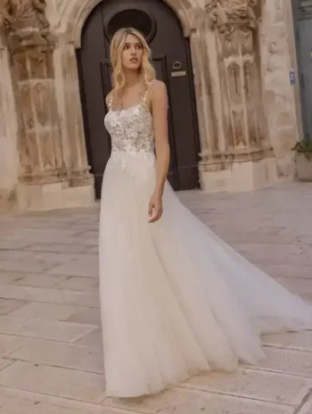 Finde dein Brautkleid bei uns in der Nähe von Zürich, Basel, Lörrach, Freiburg, Konstanz. Dein Hochzeitskleid grenznah zur Schweiz.