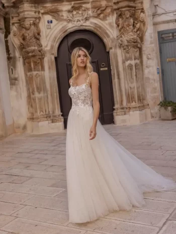 Finde dein Brautkleid bei uns in der Nähe von Zürich, Basel, Lörrach, Freiburg, Konstanz. Dein Hochzeitskleid grenznah zur Schweiz.