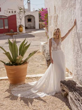 Finde dein Brautkleid bei uns in der Nähe von Zürich, Basel, Lörrach, Freiburg, Konstanz. Dein Hochzeitskleid grenznah zur Schweiz.