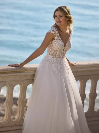 Elegantes A-Linie Brautmode in der Nähe von Rheinfelden für moderne Bräute