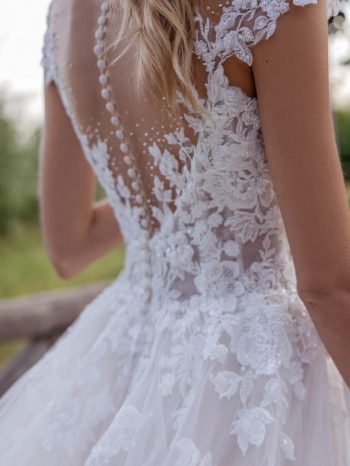 Finde dein Brautkleid bei uns in der Nähe von Zürich, Basel, Lörrach, Freiburg, Konstanz. Dein Hochzeitskleid grenznah zur Schweiz.