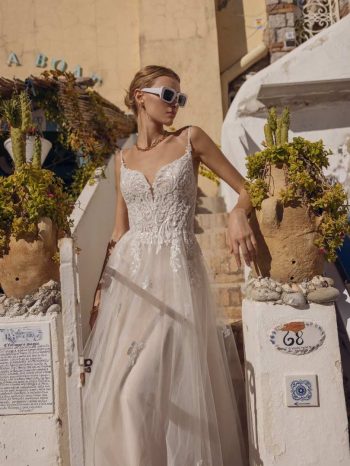 Finde dein Brautkleid bei uns in der Nähe von Zürich, Basel, Lörrach, Freiburg, Konstanz. Dein Hochzeitskleid grenznah zur Schweiz.