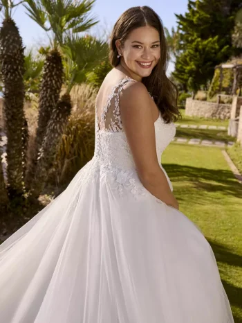 Traumhaftes A-Linie Hochzeitskleid nahe Lörrach – zeitlos & individuell