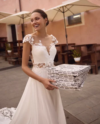 Traumhaftes Chiffonkleid Brautrobe in der Nähe von Lörrach – zeitlos & individuell