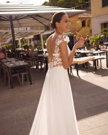 Traumhaftes Chiffonkleid Brautrobe in der Nähe von Lörrach – zeitlos & individuell