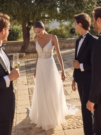 Hochzeitskleid im fließender Chiffon-Design in der Nähe von Aarau – jetzt entdecken
