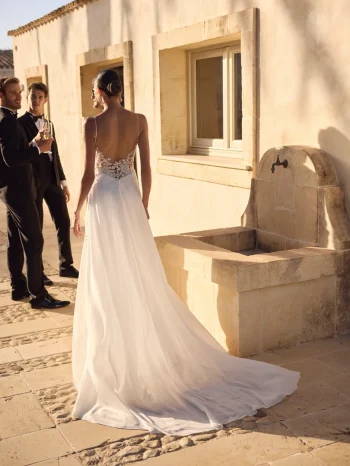 Hochzeitskleid im fließender Chiffon-Design in der Nähe von Aarau – jetzt entdecken