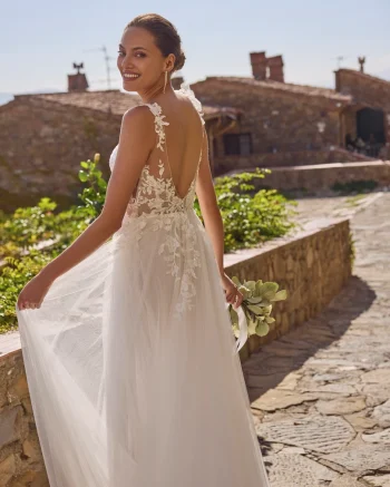 Dein Hochzeitskleid zarte Tüllrobe wartet nahe Waldshut-Tiengen – Beratung & Anprobe inklusive