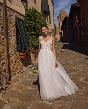 Dein Hochzeitskleid zarte Tüllrobe wartet nahe Waldshut-Tiengen – Beratung & Anprobe inklusive