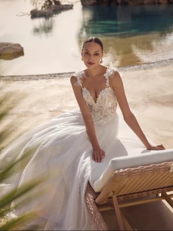 Dein Brautmode zarte Tüllrobe wartet in der Nähe von Basel – Beratung & Anprobe inklusive