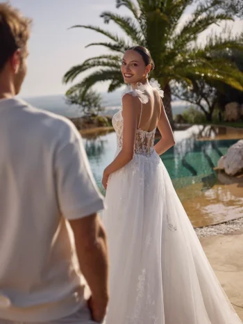 Dein Brautmode zarte Tüllrobe wartet in der Nähe von Basel – Beratung & Anprobe inklusive