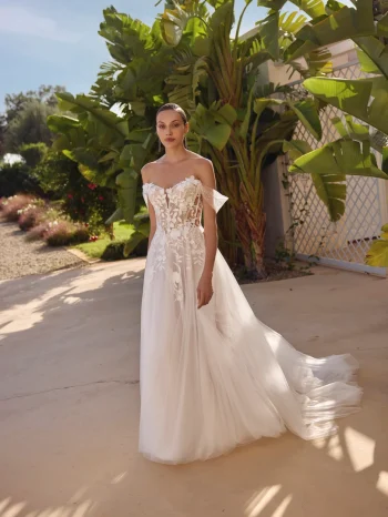 Elegantes zarte Tüllrobe Brautmode bei uns in der Nähe von Bad Säckingen für moderne Bräute