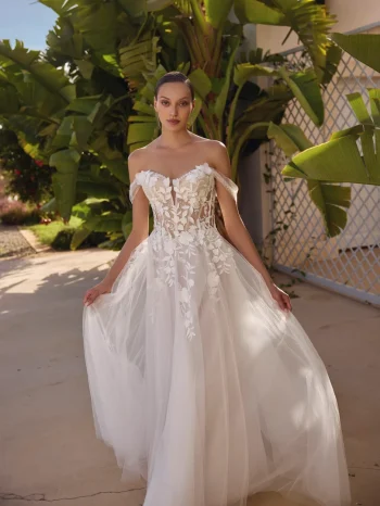 Elegantes zarte Tüllrobe Brautmode bei uns in der Nähe von Bad Säckingen für moderne Bräute