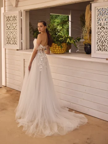 Elegantes zarte Tüllrobe Brautmode bei uns in der Nähe von Bad Säckingen für moderne Bräute