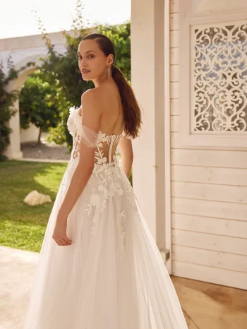 Elegantes zarte Tüllrobe Brautmode bei uns in der Nähe von Bad Säckingen für moderne Bräute