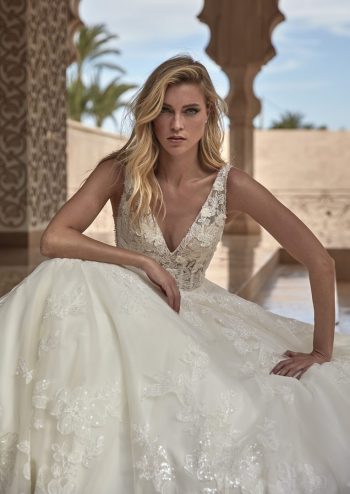 Finde dein Brautkleid bei uns in der Nähe von Zürich, Basel, Lörrach, Freiburg, Konstanz. Dein Hochzeitskleid grenznah zur Schweiz.