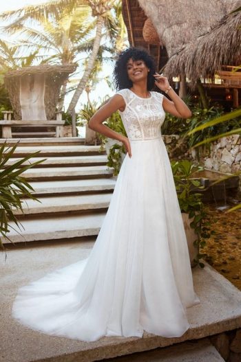 Traumhaftes zarte Tüllrobe Brautrobe in der Nähe von Waldshut-Tiengen – zeitlos & individuell