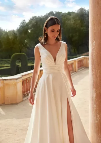 Brautrobe im Clean Chic-Design nahe Winterthur – jetzt entdecken