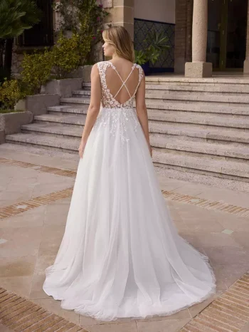 Elegantes Tüllkleid Brautkleid in der Nähe von Bad Säckingen für moderne Bräute