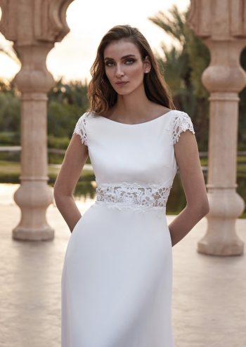 Brautkleid im Clean-Design in der Nähe von Rheinfelden – jetzt entdecken