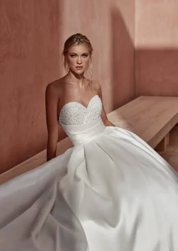 Traumkleid im Clean Chic-Design bei uns in der Nähe von Bad Säckingen – jetzt entdecken