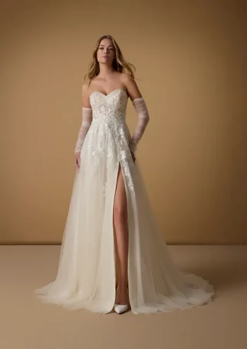 Dein Hochzeitskleid A-Linie wartet in der Nähe von Aarau – Beratung & Anprobe inklusive