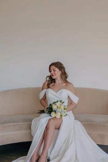 Brautkleid im Clean-Design im Aargau – jetzt entdecken