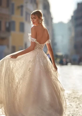 Elegantes A-Linie Traumkleid in der Nähe von Freiburg für moderne Bräute