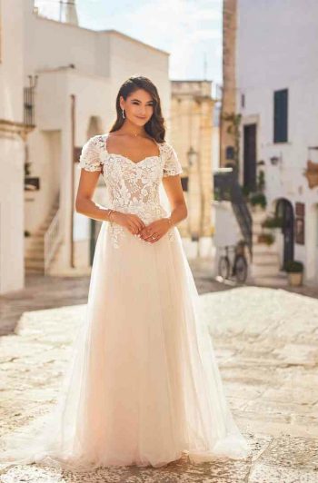 Brautrobe im zarte Tüllrobe-Design in der Nähe von Waldshut-Tiengen – jetzt entdecken