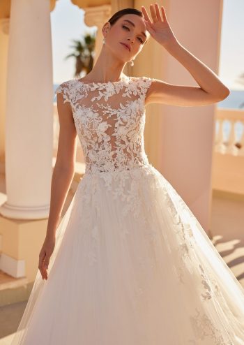 Elegantes A-Linie Brautmode in der Nähe von Baden für moderne Bräute