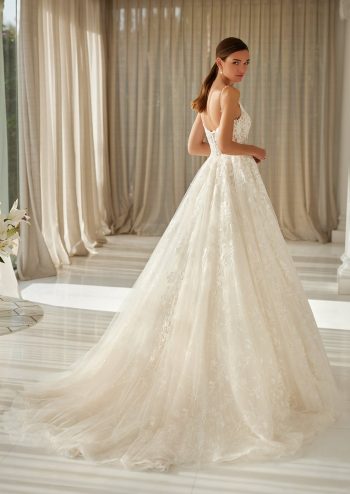 Traumkleid im A-Linie-Design in der Nähe von Freiburg – jetzt entdecken