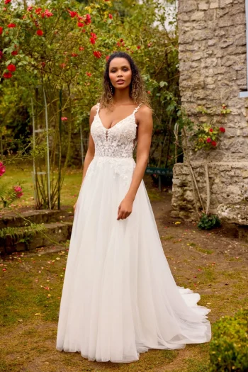 Traumhaftes A-Linie Hochzeitskleid in der Nähe von Waldshut-Tiengen – zeitlos & individuell