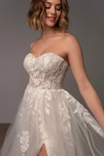 Brautkleid im zarte Tüllrobe-Design nahe Lörrach – jetzt entdecken