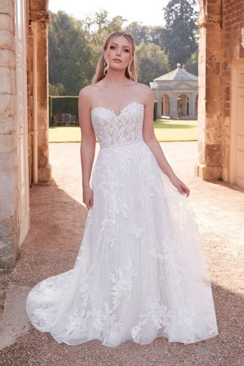 Traumhaftes A-Linie Brautrobe bei uns in der Nähe von Freiburg – zeitlos & individuell