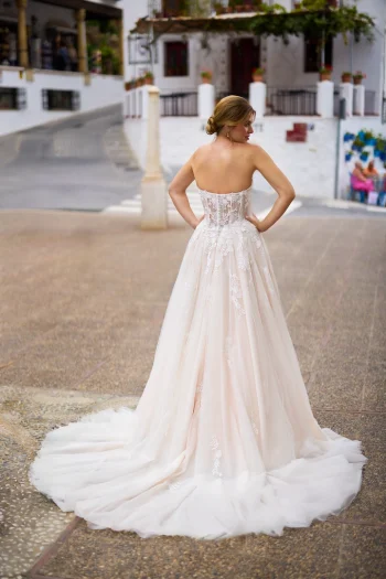 Traumhaftes A-Linienkleid Hochzeitskleid bei uns in der Nähe von Waldshut-Tiengen – zeitlos & individuell