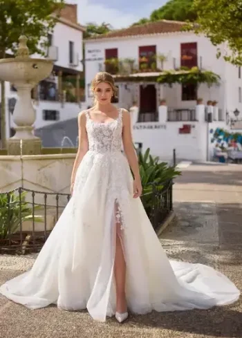 Traumhaftes Tüllkleid Brautrobe bei uns in der Nähe von Freiburg – zeitlos & individuell